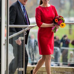 Kate Middleton con vestido rojo de Catherine Walker