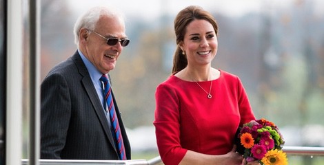 Kate Middleton con vestido rojo de Catherine Walker