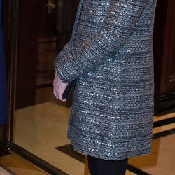 Kate Middleton con abrigo de Tory Burch y pantalones de J. Crew
