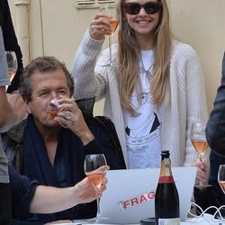 Amanda Seyfried y Mario Testino en el descanso de una sesión de fotos en Roma