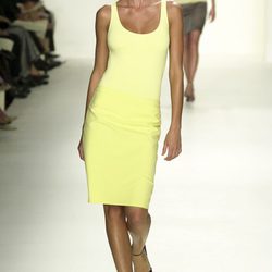 Gisele Bundchen desfilando para Calvin Klein primvera/verano 2001