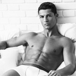 Cristiano Ronaldo con unos boxers blancos de microfibra de su colección CR7 Underwear primavera/verano 2015