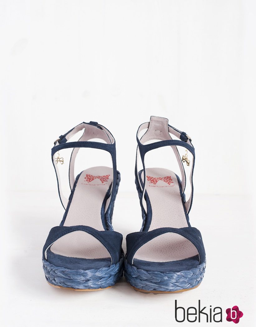 Cuñas Charlize en azul marino de la colección primavera/verano 2015 de Barbarella