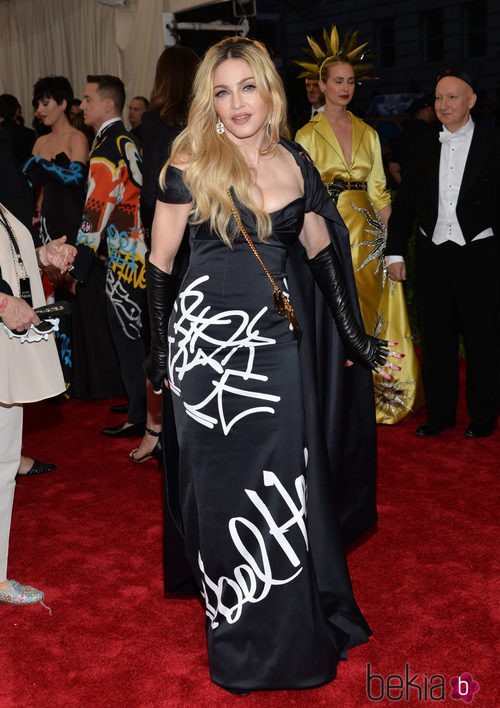 Madonna con un vestido de Moschino en la Gala del Met 2015