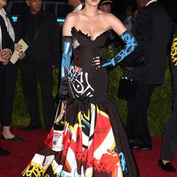Katy Perry con un vestido de Moschino en la Gala del Met 2015