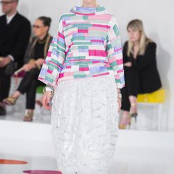 Camisa de colores y maxi falda de la colección Crucero 2015/2016 de Chanel