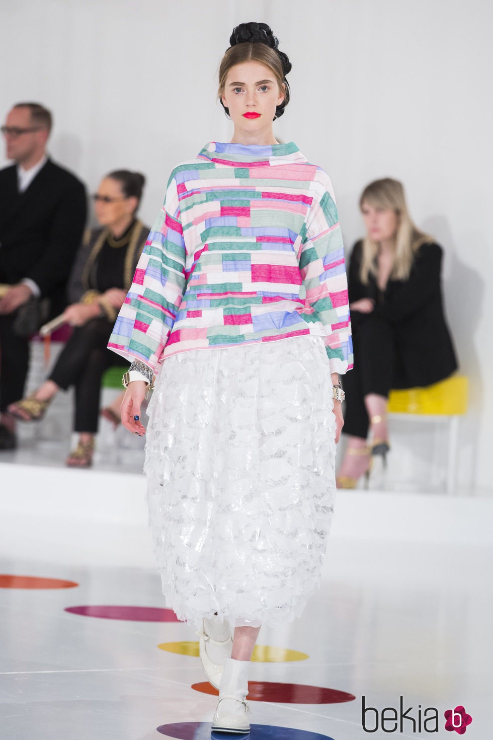 Camisa de colores y maxi falda de la colección Crucero 2015/2016 de Chanel