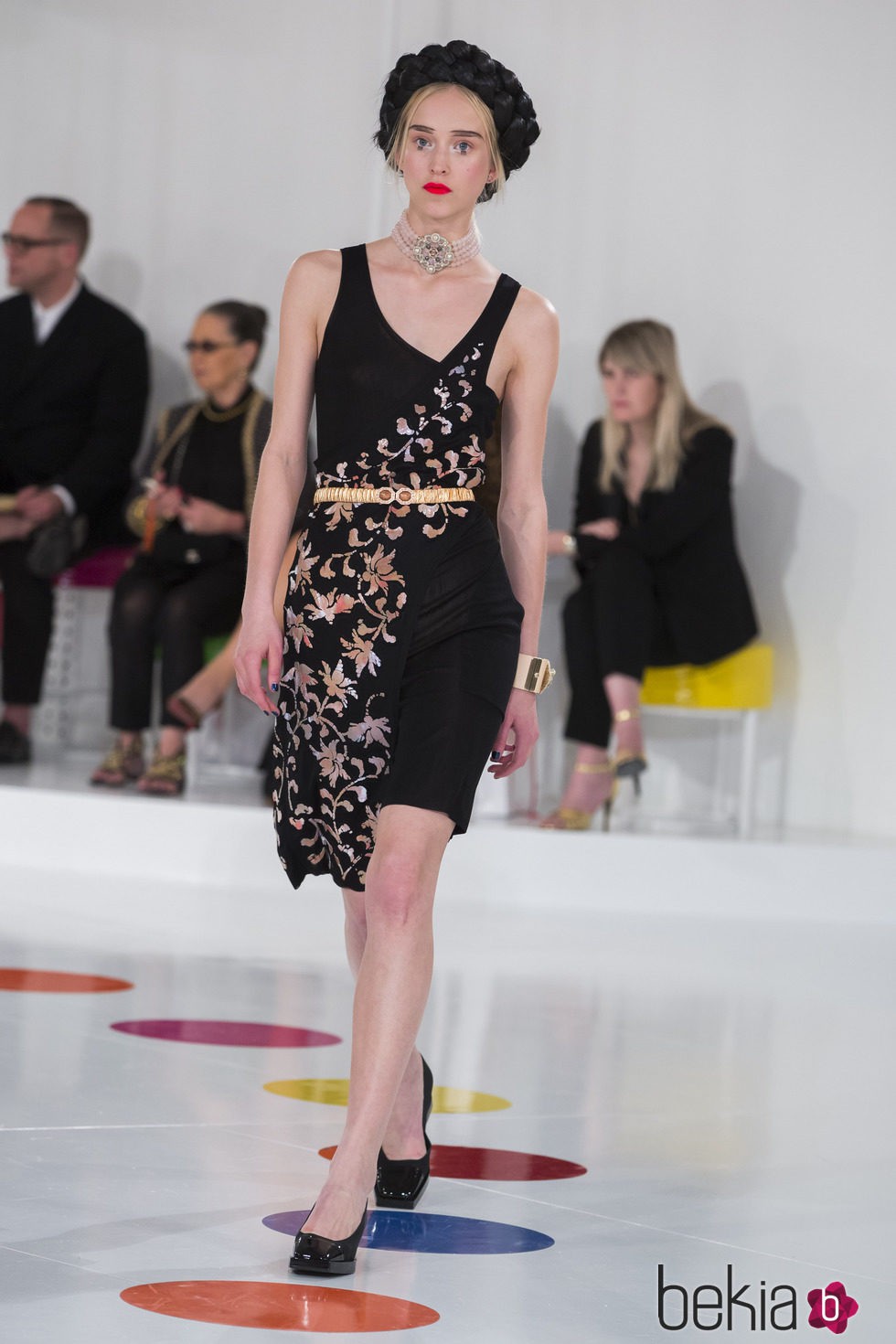 Vestido asimétrico con flores de la colección Crucero 2015/2016 de Chanel