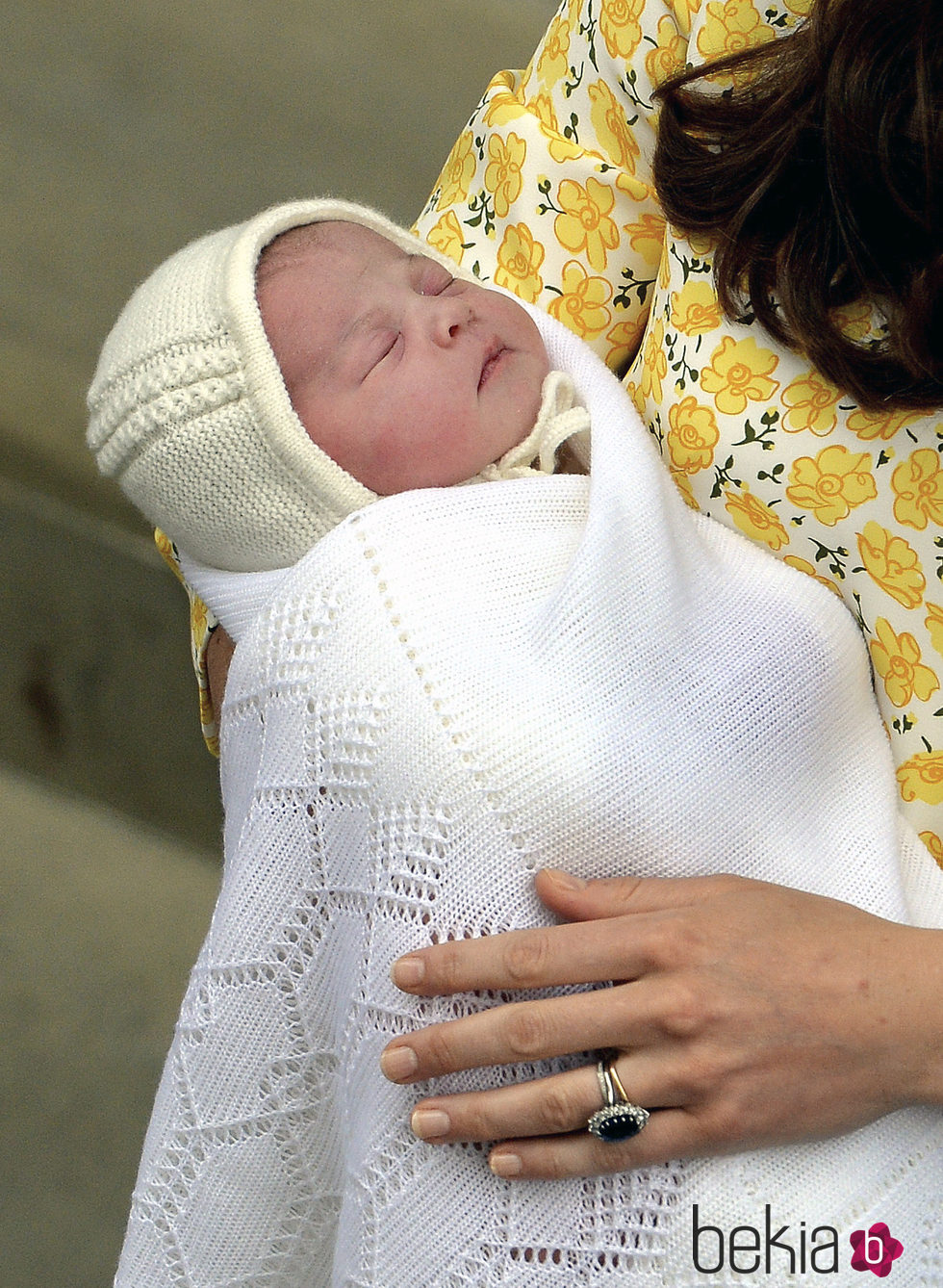 La Princesa Carlota de Cambridge en su primera imagen tras su nacimiento