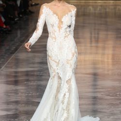 Vestido de novia de la firma nupcial Pronovias en la Barcelona Bridal Week 2015