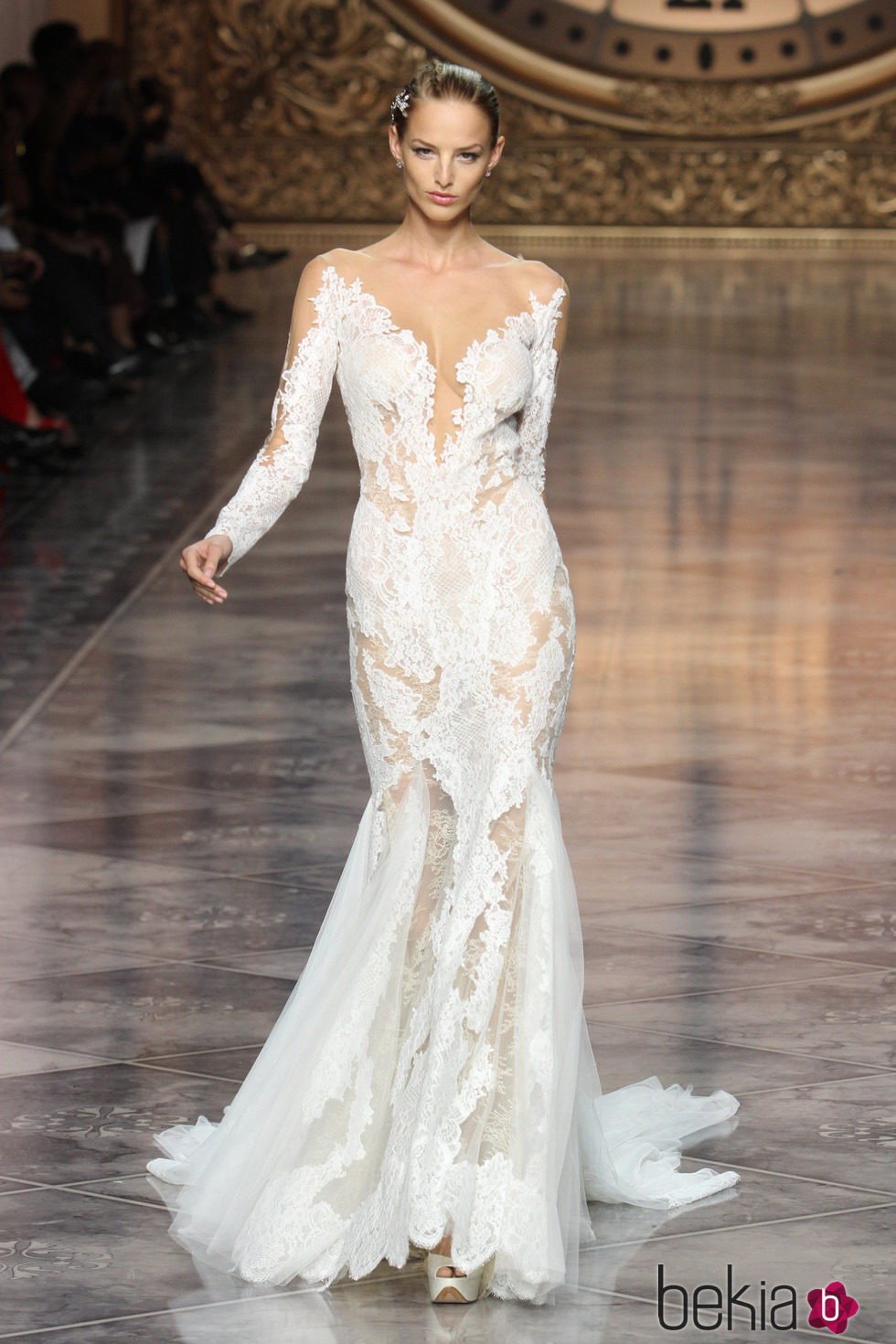 Vestido de novia de la firma nupcial Pronovias en la Barcelona Bridal Week 2015