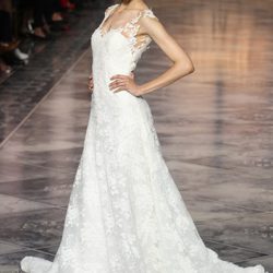 Blanca Padilla con un vestido de Pronovias en la Barcelona Bridal Week 2015