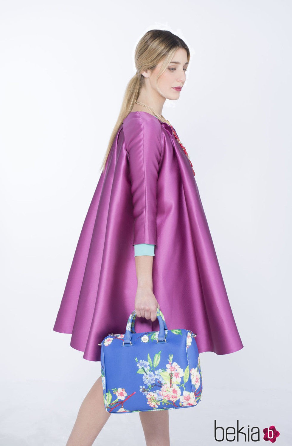Bolso azul con flores de la colección de verano 2015 de Chic Sympatique