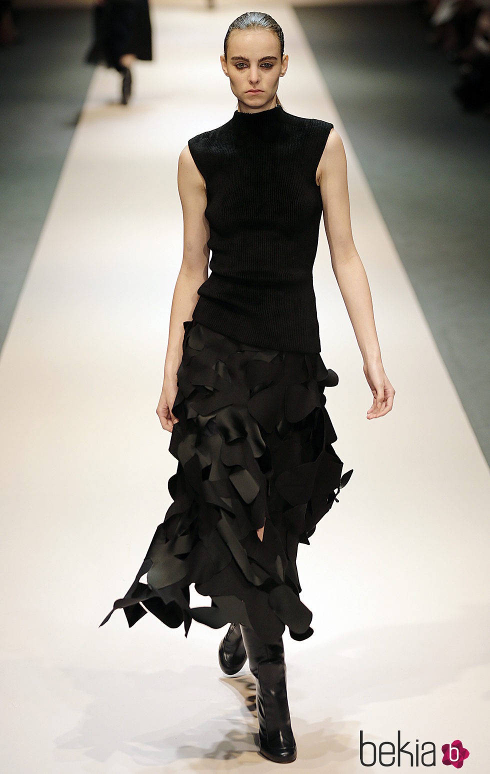 Vestido negro de la colección de Victoria Beckham en Singapur