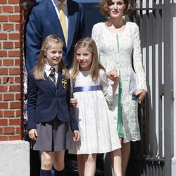 Los Reyes Felipe y Letizia y la Infanta Sofía en la Primera Comunión de la Princesa Leonor