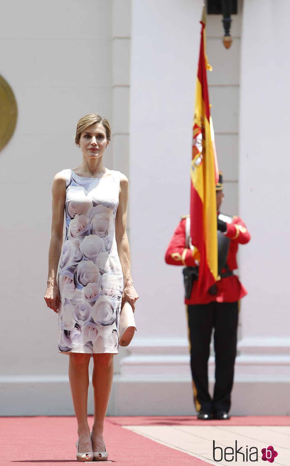 La Reina Letizia con un vestido de Hugo Boss en El Salvador