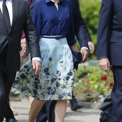 La Reina Letizia con un look primaveral de Carolina Herrera en París