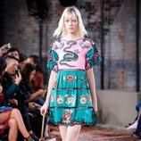 Vestido con motivos naturales bordados de la colección Crucero 2016 de Gucci