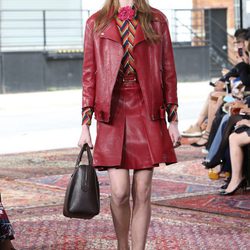 Chaqueta y falda de cuero de la colección Crucero 2016 de Gucci