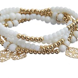 Pulsera con perlas blancas y doradas de la colección 'White & Gold' de Claire's