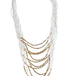 Collar con abalorios blancos y dorados de la colección 'White & Gold' de Claire's