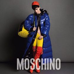 Katy Perry con un look multicolor en la campaña otoño/invierno 2015 de Moschino