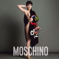 Katy Perry semidesnuda en la campaña otoño/invierno 2015 de Moschino