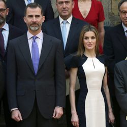La Reina Letizia con un vestido de Carolina Herrera en la entrega de los Premios Nacionales de la Cultura 2015