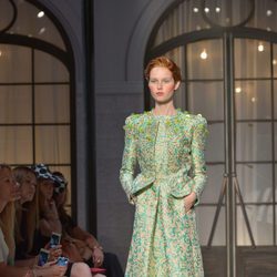 Vestido verde con bordados de la colección de Alta Costura otoño/invierno 2015/2016 de Schiaparelli