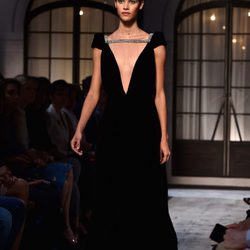 Vestido negro de la colección de Alta Costura otoño/invierno 2015/2016 de Schiaparelli