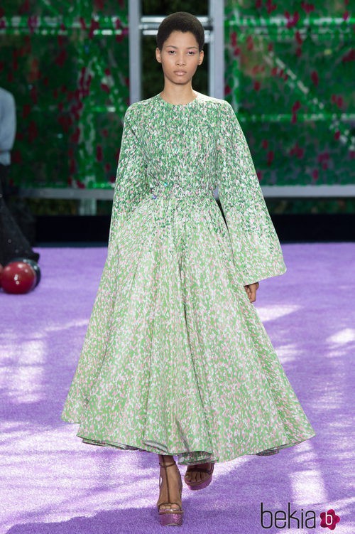 Vestido de manga larga verde de la colección de Alta Costura otoño/invierno 2015/2016 de Dior