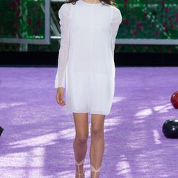 Vestido blanco corto de la colección de Alta Costura otoño/invierno 2015/2016 de Dior