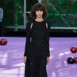 Vestido negro brillante de la colección de Alta Costura otoño/invierno 2015/2016 de Dior