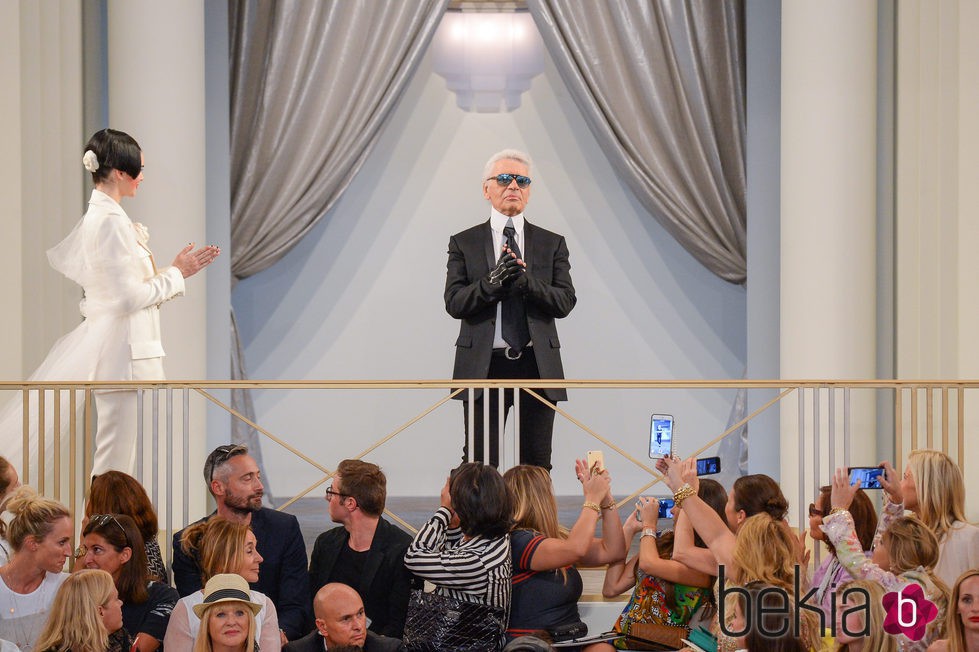 Karl Lagerfeld en el desfile de la colección de Alta Costura otoño/invierno 2015/2016 de Chanel