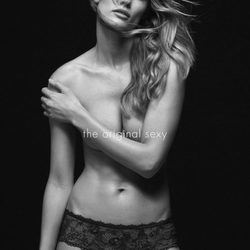 Edita Vilkeviciute con una braguita de la colección otoño/invierno 2015/2016 de Calvin Klein Underwear