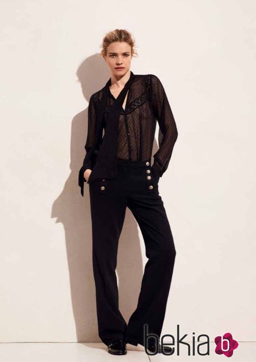Natalia Vodianova con un total black de la colección otoño/invierno 2015/2016 de Etam