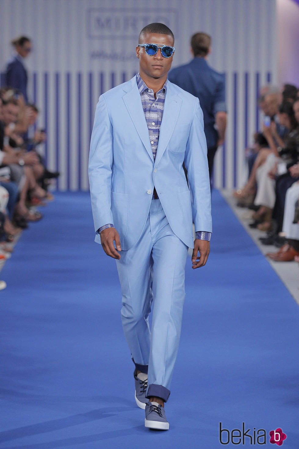 Traje azul celeste con camisa estampada para hombre de la colección primavera/verano 2015 de Mirto