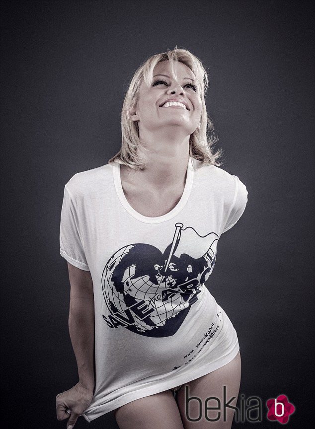 Pamela Anderson apoya la campaña de Greenpeace 'Save the Arctic'