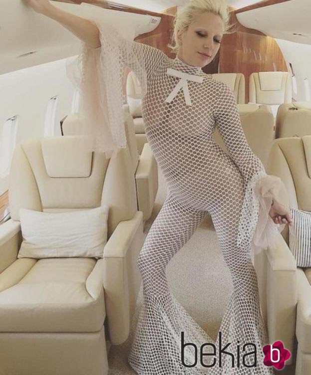 Lady Gaga con un mono blanco de Andrés Sardá