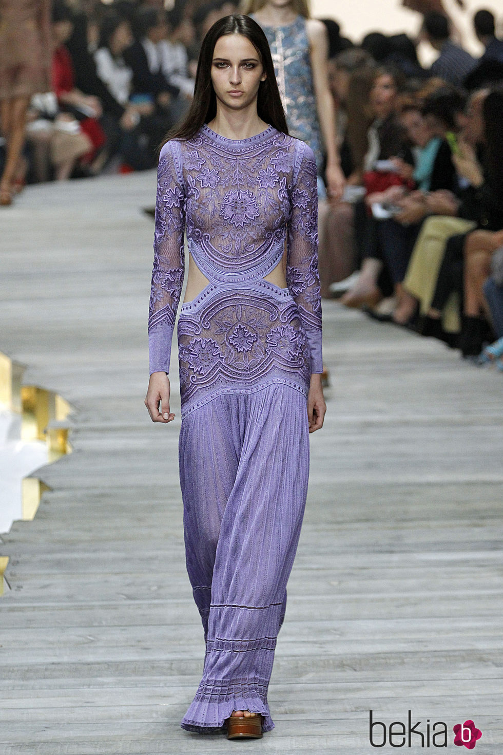 Vestido de encaje en lila de la colección Primavera/Verano 2015 de Roberto Cavalli