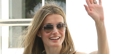 La Reina Letizia con unas gafas de sol estilo aviador en Palma de Mallorca