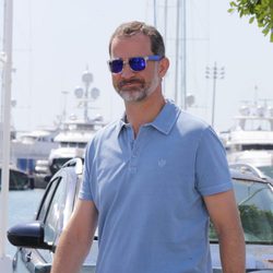 El Rey Felipe con gafas de sol polarizadas en las regatas de Mallorca