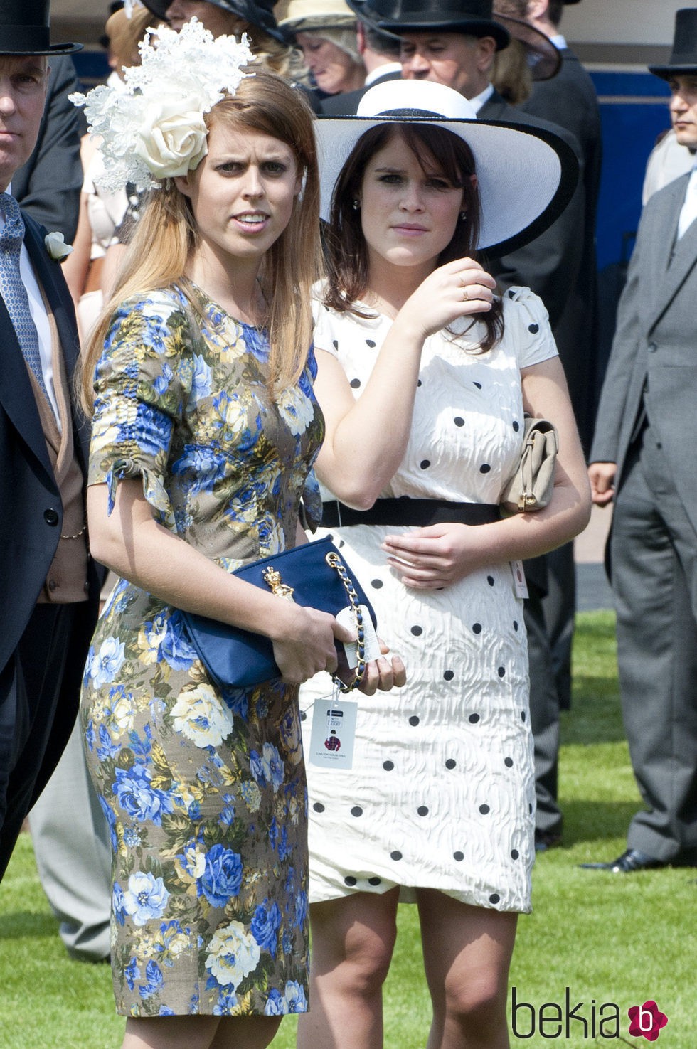 Las Princesas Beatriz y Eugenia de York presumen de tocados en el Derby de Epsom 2011