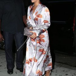 Rihanna al estilo japonesa con un kimono estampado