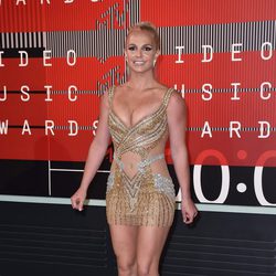 Britney Spears embutida en un minivestido dorado de Labourjoisie en los VMA 2015