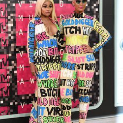 Amber Rose y Blac Chyna con ajustados trajes llenos de groserías en los VMA 2015