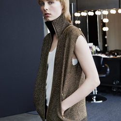 Edie Campbell con un chaleco de la colección 'Studio' otoño/invierno 2015/2016 de H&M