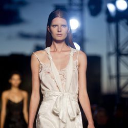 Vestido blanco de la colección primavera/verano 2016 de Givenchy en Nueva York Fashion Week