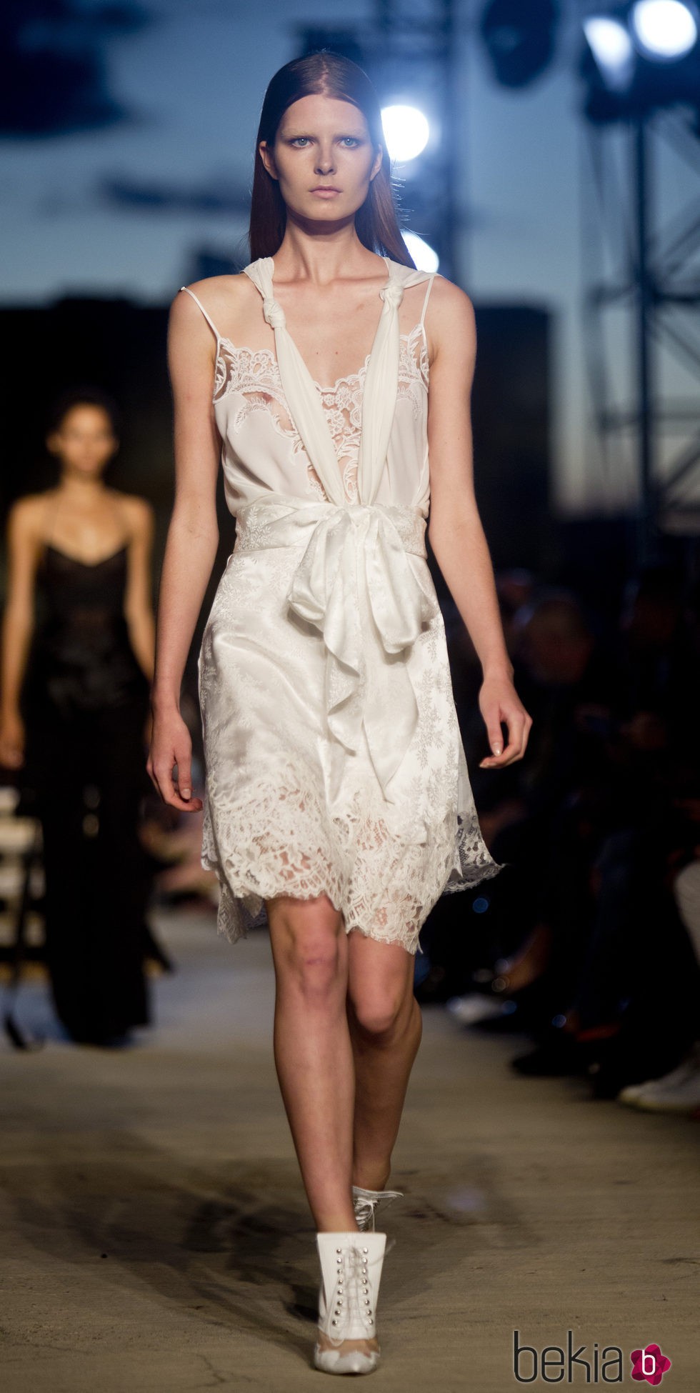 Vestido blanco de la colección primavera/verano 2016 de Givenchy en Nueva York Fashion Week