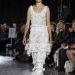 Vestido blanco de puntillas de la colección de primavera-verano 2016 de Zac Posen de Nueva York Fashion Week